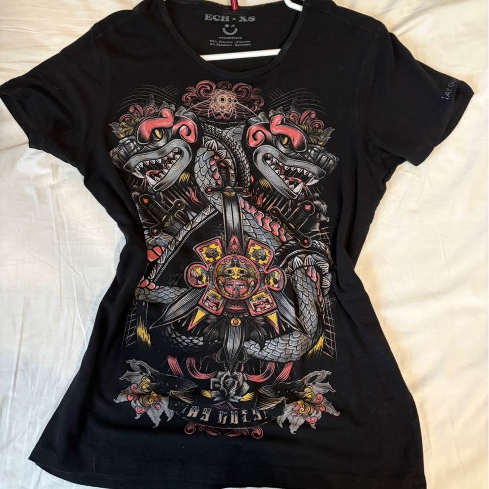 Fitted Black and Red Graphic Short Sleeve Tee